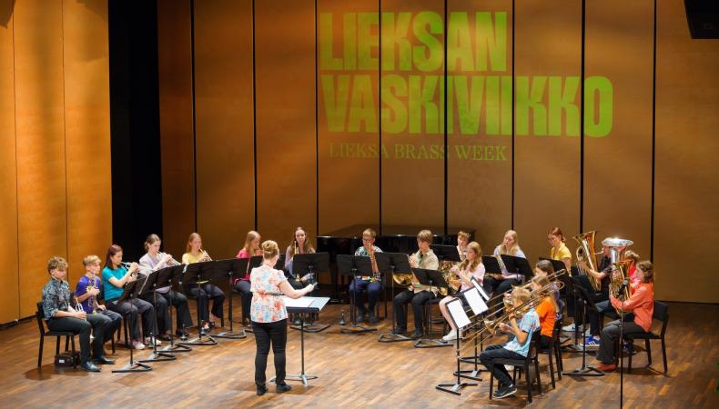 Vaskiakatemia esiintyy Lieksan Vaskiviikolla 2024. Kuva: Ilkka Karppanen