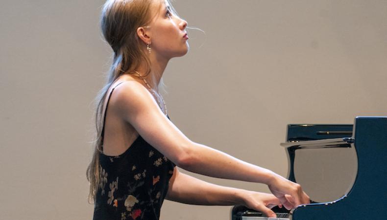 Vilina Rainisto esiintyy Mäntän Musiikkijuhlilla 2025. Kuva: Ville Hautakangas