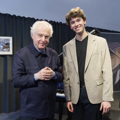 Sir András Schiff ja Maximilian Fagerlund. Kuva: Riku Isohella